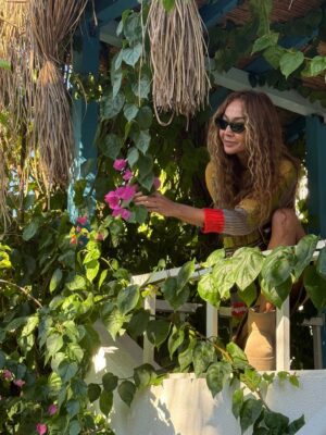 Yasemin Öztürk Instagram - #mutlugünler 🧚🏾 #nofilter 📸 …sonbahar ..🍂🤍🍀🙏🌺🌹