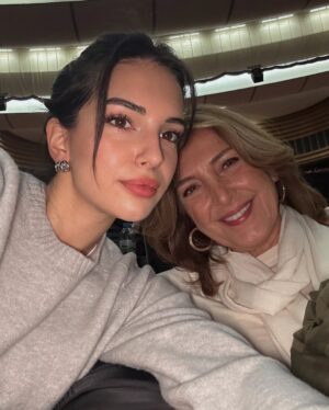 Yasemin Yazıcı Instagram - ve klasik “Ankara dayımdır ve çok mutluyum dur!” 👴🏻🛑✋🏻
.
.
.
.
.
gözüken markalar için #reklam diyelim