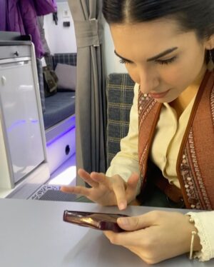 Yasemin Yazıcı Instagram - Hoş geldin milenyum! Yeşil Deniz Milenyum’un 3. sezon bölümleri yayında 💚💙