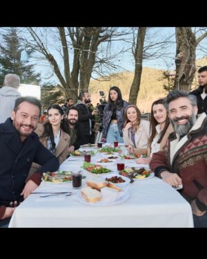 Yasemin Yazıcı Instagram - Hoş geldin milenyum! Yeşil Deniz Milenyum’un 3. sezon bölümleri yayında 💚💙