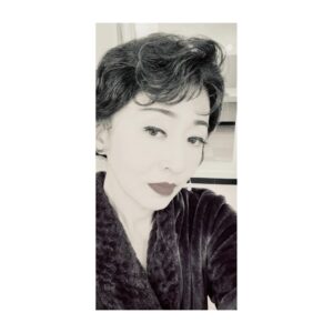 Yasuko Matsuyuki Instagram - .
エノケン大千穐楽
沢山のご来場ありがとうございました
後ほど..思い出を書きますね...
#エノケン
#家族写真