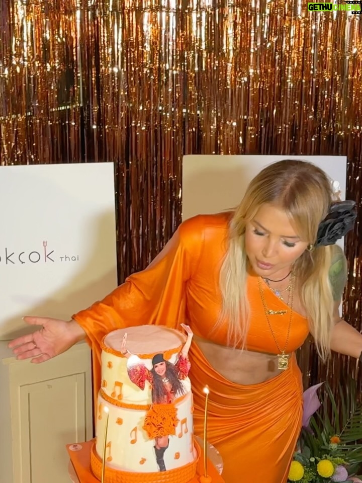 Yonca Evcimik - 5.4K Likes - Dün geceden 🍀 #lambada #yoncaevcimik