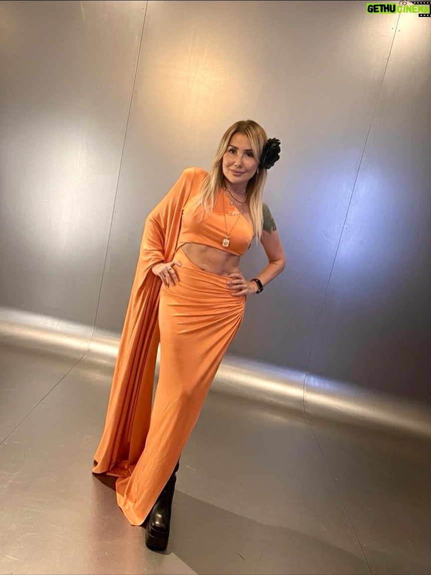 Yonca Evcimik - 5.4K Likes - Dün geceden 🍀 #lambada #yoncaevcimik