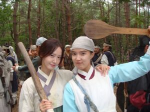 Yoon Seo-ah Instagram - 아가씨와 전하를 지켜라!!!!! 🥊⚔️🤼‍♀️🏃‍♀️‍➡️🏃‍➡️⚔️🥊