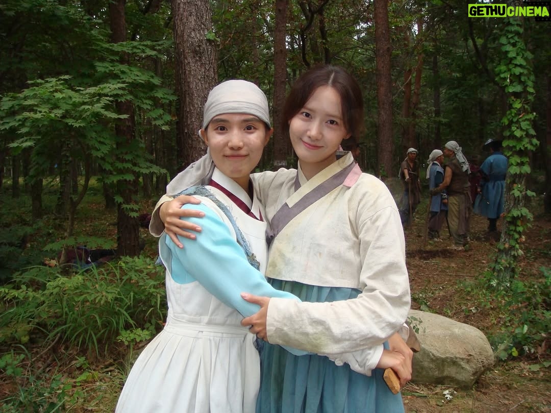 Yoon Seo-ah - 140.7K Likes - 아가씨와 전하를 지켜라!!!!! 🥊⚔️🤼‍♀️🏃‍♀️‍➡️🏃‍➡️⚔️🥊