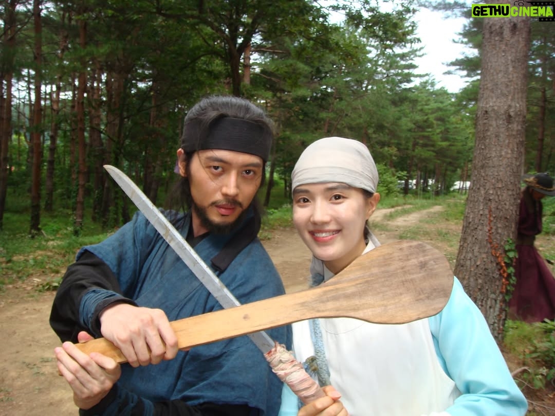 Yoon Seo-ah - 140.7K Likes - 아가씨와 전하를 지켜라!!!!! 🥊⚔️🤼‍♀️🏃‍♀️‍➡️🏃‍➡️⚔️🥊