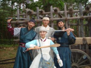 Yoon Seo-ah Instagram - 아가씨와 전하를 지켜라!!!!! 🥊⚔️🤼‍♀️🏃‍♀️‍➡️🏃‍➡️⚔️🥊