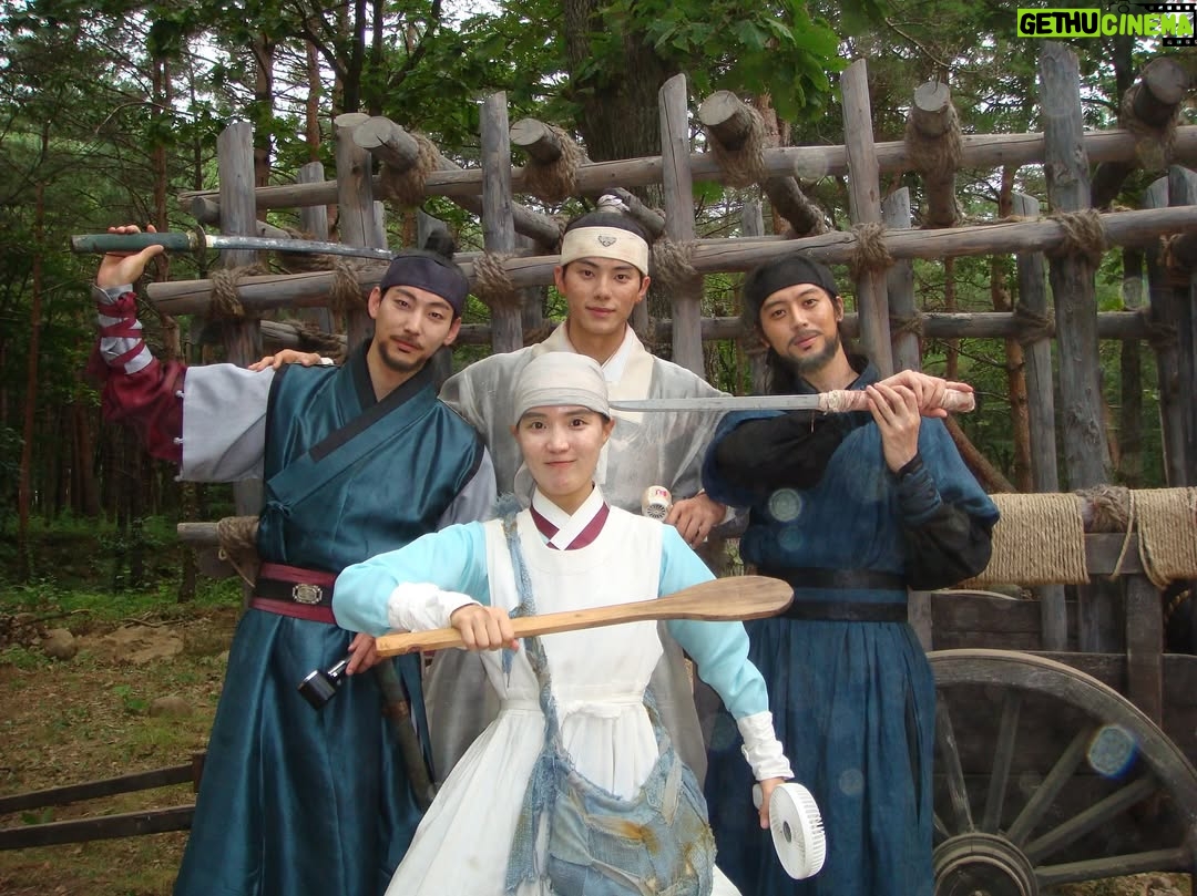 Yoon Seo-ah - 140.7K Likes - 아가씨와 전하를 지켜라!!!!! 🥊⚔️🤼‍♀️🏃‍♀️‍➡️🏃‍➡️⚔️🥊
