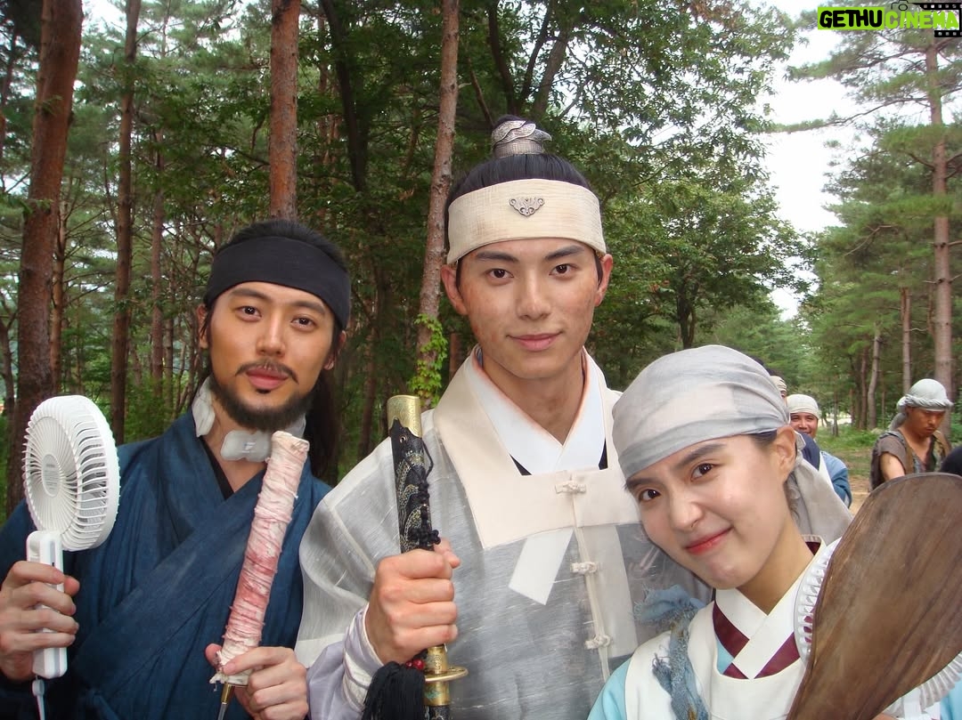 Yoon Seo-ah - 140.7K Likes - 아가씨와 전하를 지켜라!!!!! 🥊⚔️🤼‍♀️🏃‍♀️‍➡️🏃‍➡️⚔️🥊