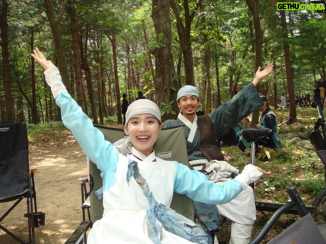 Yoon Seo-ah - 140.7K Likes - 아가씨와 전하를 지켜라!!!!! 🥊⚔️🤼‍♀️🏃‍♀️‍➡️🏃‍➡️⚔️🥊
