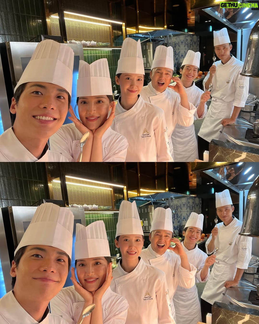 Yoon Seo-ah - 222.4K Likes - 모든 걸 얼어붙게 했던 모진 추위도 열정으로 끓어오른 우리의 마음만은 얼리지 못했고, 모든 걸 녹여버릴 기세로 작열하던 태양도 한마음 한뜻으로 모였던 우리의 의지만큼은 녹여낼 수 없었습니다

그런 저희의 마음을 헤아려주시듯이 지대한 사랑을 보내주신 모든 시청자분들께 진심으로 감사의 말씀 전합니다 
덕분에 매 회 함께 이야기를 넘겨가면서 가슴 벅찬 하루하루를 보낼 수 있었어요 

또, 8개월 동안 계절에 생기가 더해지는 과정처럼 작품에 숨결을 불어넣어주신 감독님과 작가님, 모든 스태프분들, 배우분들과 자문해 주신 선생님들께 다시 한번 존경의 마음 표하고 싶습니다
현장에서 얻었던 배움을 양분 삼아 더 성장하고 정진하는 배우가 되겠습니다

마지막으로! 
아따~~ 모다덜 마지막까정 재미나게 방송 보셨제라? ㅎㅎ
요 길금이는 여러분덜이 보내주신 사랑땜시롱 참말로 행복허고 꿈만 가튼 시간드를 보내써라ㅎㅎㅎ

헤어짐이란거슨 언제나 아쉬운 법이지만서도 우덜 이야기를 펼칠때마다 살아 숨쉬고 있을랑게요 지챠블고 힘들 때 아니믄 이 길금이가 보고잪거들랑 언제든 찾아 오셔라 ㅎㅎ 두팔 벌리고 기달리구 있을랑께 🙇🏽‍♀️🙆🏽‍♀️😍
모다덜 꼭 건강 조심허시고잉~!!! 지도 허벌나게 사랑하지라🥰
