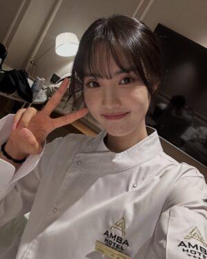Yoon Seo-ah Instagram - 모든 걸 얼어붙게 했던 모진 추위도 열정으로 끓어오른 우리의 마음만은 얼리지 못했고, 모든 걸 녹여버릴 기세로 작열하던 태양도 한마음 한뜻으로 모였던 우리의 의지만큼은 녹여낼 수 없었습니다

그런 저희의 마음을 헤아려주시듯이 지대한 사랑을 보내주신 모든 시청자분들께 진심으로 감사의 말씀 전합니다 
덕분에 매 회 함께 이야기를 넘겨가면서 가슴 벅찬 하루하루를 보낼 수 있었어요 

또, 8개월 동안 계절에 생기가 더해지는 과정처럼 작품에 숨결을 불어넣어주신 감독님과 작가님, 모든 스태프분들, 배우분들과 자문해 주신 선생님들께 다시 한번 존경의 마음 표하고 싶습니다
현장에서 얻었던 배움을 양분 삼아 더 성장하고 정진하는 배우가 되겠습니다

마지막으로! 
아따~~ 모다덜 마지막까정 재미나게 방송 보셨제라? ㅎㅎ
요 길금이는 여러분덜이 보내주신 사랑땜시롱 참말로 행복허고 꿈만 가튼 시간드를 보내써라ㅎㅎㅎ

헤어짐이란거슨 언제나 아쉬운 법이지만서도 우덜 이야기를 펼칠때마다 살아 숨쉬고 있을랑게요 지챠블고 힘들 때 아니믄 이 길금이가 보고잪거들랑 언제든 찾아 오셔라 ㅎㅎ 두팔 벌리고 기달리구 있을랑께 🙇🏽‍♀️🙆🏽‍♀️😍
모다덜 꼭 건강 조심허시고잉~!!! 지도 허벌나게 사랑하지라🥰