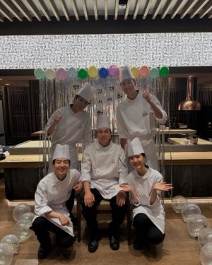 Yoon Seo-ah Instagram - 모든 걸 얼어붙게 했던 모진 추위도 열정으로 끓어오른 우리의 마음만은 얼리지 못했고, 모든 걸 녹여버릴 기세로 작열하던 태양도 한마음 한뜻으로 모였던 우리의 의지만큼은 녹여낼 수 없었습니다

그런 저희의 마음을 헤아려주시듯이 지대한 사랑을 보내주신 모든 시청자분들께 진심으로 감사의 말씀 전합니다 
덕분에 매 회 함께 이야기를 넘겨가면서 가슴 벅찬 하루하루를 보낼 수 있었어요 

또, 8개월 동안 계절에 생기가 더해지는 과정처럼 작품에 숨결을 불어넣어주신 감독님과 작가님, 모든 스태프분들, 배우분들과 자문해 주신 선생님들께 다시 한번 존경의 마음 표하고 싶습니다
현장에서 얻었던 배움을 양분 삼아 더 성장하고 정진하는 배우가 되겠습니다

마지막으로! 
아따~~ 모다덜 마지막까정 재미나게 방송 보셨제라? ㅎㅎ
요 길금이는 여러분덜이 보내주신 사랑땜시롱 참말로 행복허고 꿈만 가튼 시간드를 보내써라ㅎㅎㅎ

헤어짐이란거슨 언제나 아쉬운 법이지만서도 우덜 이야기를 펼칠때마다 살아 숨쉬고 있을랑게요 지챠블고 힘들 때 아니믄 이 길금이가 보고잪거들랑 언제든 찾아 오셔라 ㅎㅎ 두팔 벌리고 기달리구 있을랑께 🙇🏽‍♀️🙆🏽‍♀️😍
모다덜 꼭 건강 조심허시고잉~!!! 지도 허벌나게 사랑하지라🥰
