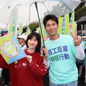 Lien Yu-han Instagram - 第一次參加 @vegan_action_network 活動
透過飲食
也可以減少碳排放量
關於更永續環保的生活
在日常中就可以實現
只需要在日常做出一點點小改變
例如一週找一天吃蔬食
或是每天有一餐選擇純蔬食
養成習慣後
就能往越來越往你所在意的地方去實踐和盡一份心力
讓我們一起守護地球
守護動物植物
就從我們日常的飲食開始吧❤️
也歡迎大家分享好吃的蔬食料理給我
讓日常有更多更溫柔的選擇

活動/ @vegan_action_network  @21dayveganfun @nomeatfestival