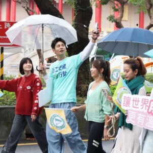 Lien Yu-han Instagram - 第一次參加 @vegan_action_network 活動
透過飲食
也可以減少碳排放量
關於更永續環保的生活
在日常中就可以實現
只需要在日常做出一點點小改變
例如一週找一天吃蔬食
或是每天有一餐選擇純蔬食
養成習慣後
就能往越來越往你所在意的地方去實踐和盡一份心力
讓我們一起守護地球
守護動物植物
就從我們日常的飲食開始吧❤️
也歡迎大家分享好吃的蔬食料理給我
讓日常有更多更溫柔的選擇

活動/ @vegan_action_network  @21dayveganfun @nomeatfestival
