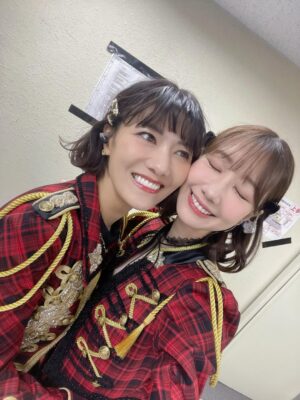 Yuki Kashiwagi Instagram - ✩┈┈∘*┈୨୧┈*∘┈┈✩

いまだに武道館コンサートの余韻が抜けないのは
私だけでしょうか.....

こんなこともうないかもしれないと思って
勇気を出して優子ちゃんと撮ってもらいました！！

「もう一生会わないかもしれないしね😏」と言われて
年末にも会えるからそんなことないのに
その一言からめっちゃ優子ちゃんを浴びた感じがして
嬉しかったです！！なんでもエモく感じる病！！