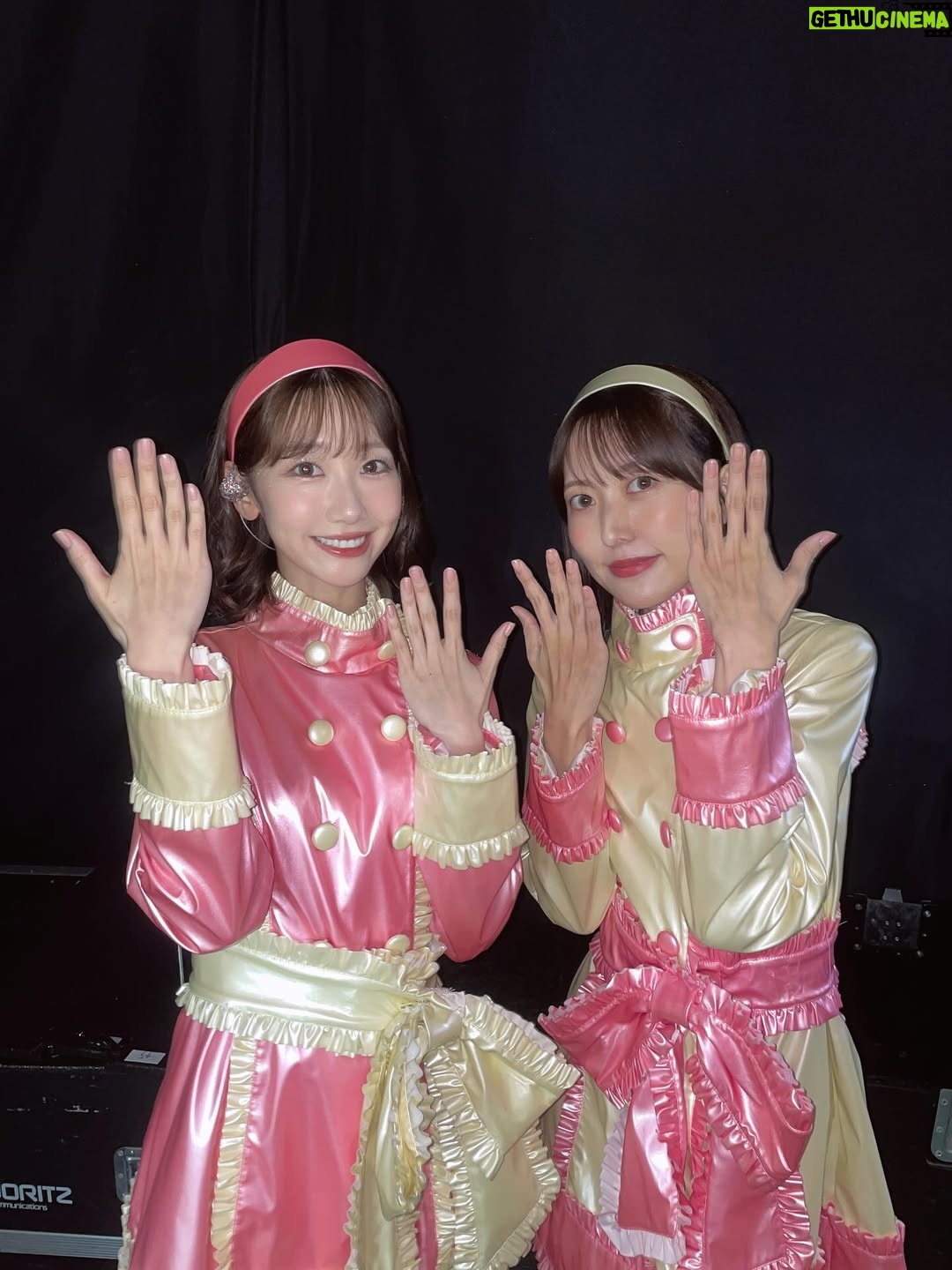 Yuki Kashiwagi - 52.9K Likes - ✩┈┈∘*┈୨୧┈*∘┈┈✩

いまだに武道館コンサートの余韻が抜けないのは
私だけでしょうか.....

こんなこともうないかもしれないと思って
勇気を出して優子ちゃんと撮ってもらいました！！

「もう一生会わないかもしれないしね😏」と言われて
年末にも会えるからそんなことないのに
その一言からめっちゃ優子ちゃんを浴びた感じがして
嬉しかったです！！なんでもエモく感じる病！！