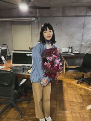 Yuki Sakurai Instagram - 「しあわせは食べて寝て待て」最終話までご覧いただき、本当にありがとうございました。

水凪さんの描く、この温かで穏やかな日常の機微を、どう大切に体現出来るのか、彩る事ができるのか。日々スタッフキャスト皆んなで話し合いながら、丁寧に撮影を進めてきました。そして撮影が終わり、放送が終わり、無事に終える事が出来た安心感もありますが、それ以上に寂しさもあります。

それだけ、さとことしての日常を生きてこれたのだと、今実感しております。

ドラマを観てくださっている方達と一緒に、ゆっくりと一歩ずつ歩んでこれたような、本当に大切な大好きな作品でした。

改めて、最後まで観てくださり、たくさんのコメントをありがとうございました。
そして、私達に大切な作品を委ねてくださった水凪さんに心から感謝の気持ちでいっぱいです。

またどこかでお会い出来る事を楽しみにしています。

本当にありがとうございました。

　　　　　　　　　　　　　　　　　　　　　桜井🍲