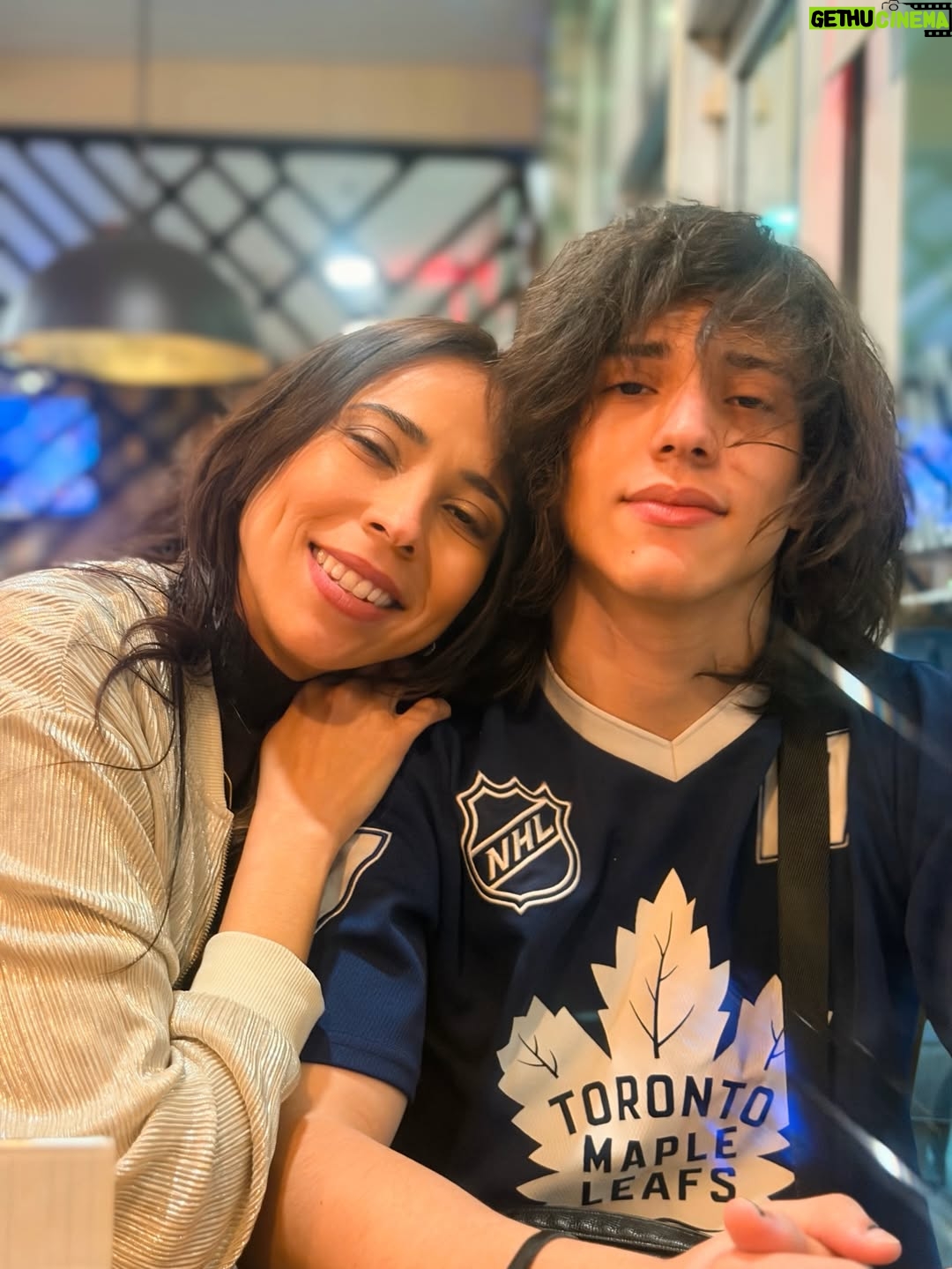 Yuliet Cruz - 6.8K Likes - Cuando por fin convences al adolescente de que enseñe la cara en foto y el chiquito la esconde 🙄