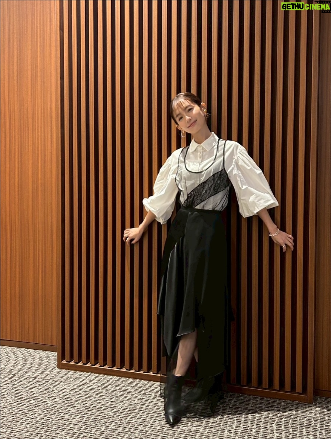 Yuri Nakamura - 19.4K Likes - 平場の月完成披露試写会でした。
１１月１４日公開🌕
じわじわと沁み入るような、素敵な映画です♡
ぜひ劇場でご覧ください。

shirt,dress @esthe_clothing 
accessories @atur_jewelry 
others / stylist's own
@mikuogawa_stylist 

@hirabanotsuki
