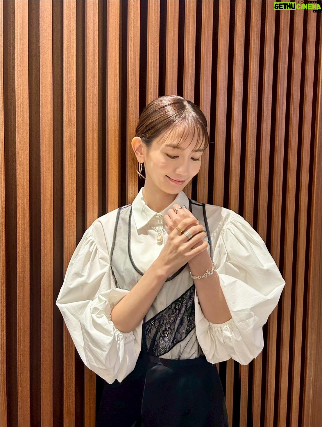 Yuri Nakamura - 19.4K Likes - 平場の月完成披露試写会でした。
１１月１４日公開🌕
じわじわと沁み入るような、素敵な映画です♡
ぜひ劇場でご覧ください。

shirt,dress @esthe_clothing 
accessories @atur_jewelry 
others / stylist's own
@mikuogawa_stylist 

@hirabanotsuki