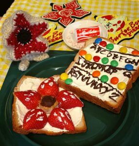 Yuri Tsunematsu Instagram - ❤️🔥
ファイナルシーズンがついに。。
楽しみすぎてデモゴルゴンぬいぐるみ編んでみた🌺🪱
#strangerthings #ストレンジャーシングス
#yuritunes