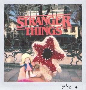 Yuri Tsunematsu Instagram - ❤️🔥
ファイナルシーズンがついに。。
楽しみすぎてデモゴルゴンぬいぐるみ編んでみた🌺🪱
#strangerthings #ストレンジャーシングス
#yuritunes