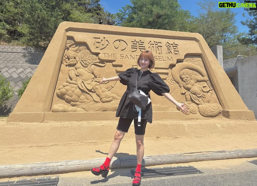 Yurika Kubo - 6.1K Likes - 初鳥取ー！最高でしたー！
「琴浦さん」でモリモリをやっていた頃から
ずっといつか行きたい！と思っていたので
とってもありがたかったです🥹🌈
本当に本当に星空が美しかったよ……
・
・
イベント翌日はほんの少しだけ観光できたのですが
やっぱり時間が全く足りませんでした😂笑
・
・
引き続き行ったことのない場所へ！
たくさん冒険したくなりました🫧🪽

▷
#鳥取 #鳥取砂丘 #砂の美術館 #青山剛昌ふるさと館 
#朗読劇 #星取県 #星空 #星空鑑賞 #夏の思い出 
#シカコ #shikaco #小鹿 #시카코
#久保ユリカ #kuboyurika #久保百合花 #쿠보유리카 ＃奈良
#NARA #나라 #鹿#deer #사슴 #ボブ #bobhaircut #단발머리