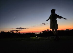 Yurika Kubo Instagram - 初鳥取ー！最高でしたー！
「琴浦さん」でモリモリをやっていた頃から
ずっといつか行きたい！と思っていたので
とってもありがたかったです🥹🌈
本当に本当に星空が美しかったよ……
・
・
イベント翌日はほんの少しだけ観光できたのですが
やっぱり時間が全く足りませんでした😂笑
・
・
引き続き行ったことのない場所へ！
たくさん冒険したくなりました🫧🪽

▷
#鳥取 #鳥取砂丘 #砂の美術館 #青山剛昌ふるさと館 
#朗読劇 #星取県 #星空 #星空鑑賞 #夏の思い出 
#シカコ #shikaco #小鹿 #시카코
#久保ユリカ #kuboyurika #久保百合花 #쿠보유리카 ＃奈良
#NARA #나라 #鹿#deer #사슴 #ボブ #bobhaircut #단발머리