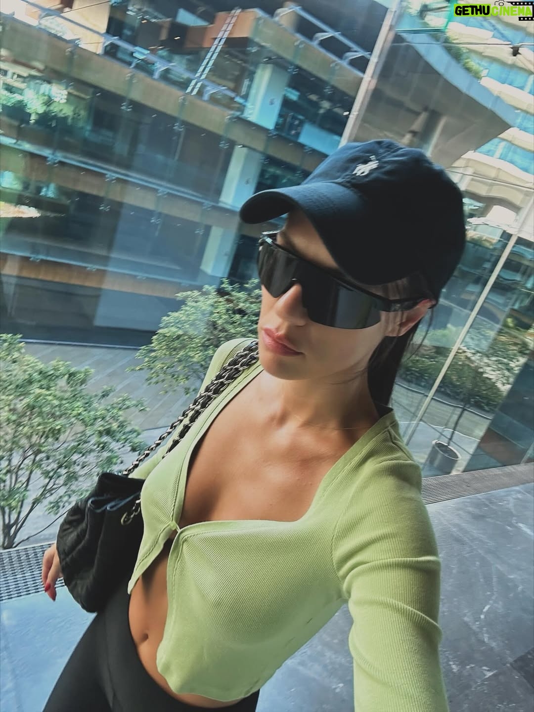 Yüsra Geyik - 23.9K Likes - Yol simgeseldir.
