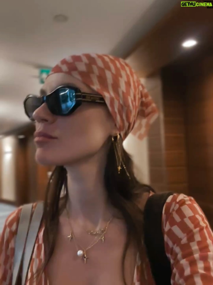 Yüsra Geyik - 23.9K Likes - Yol simgeseldir.