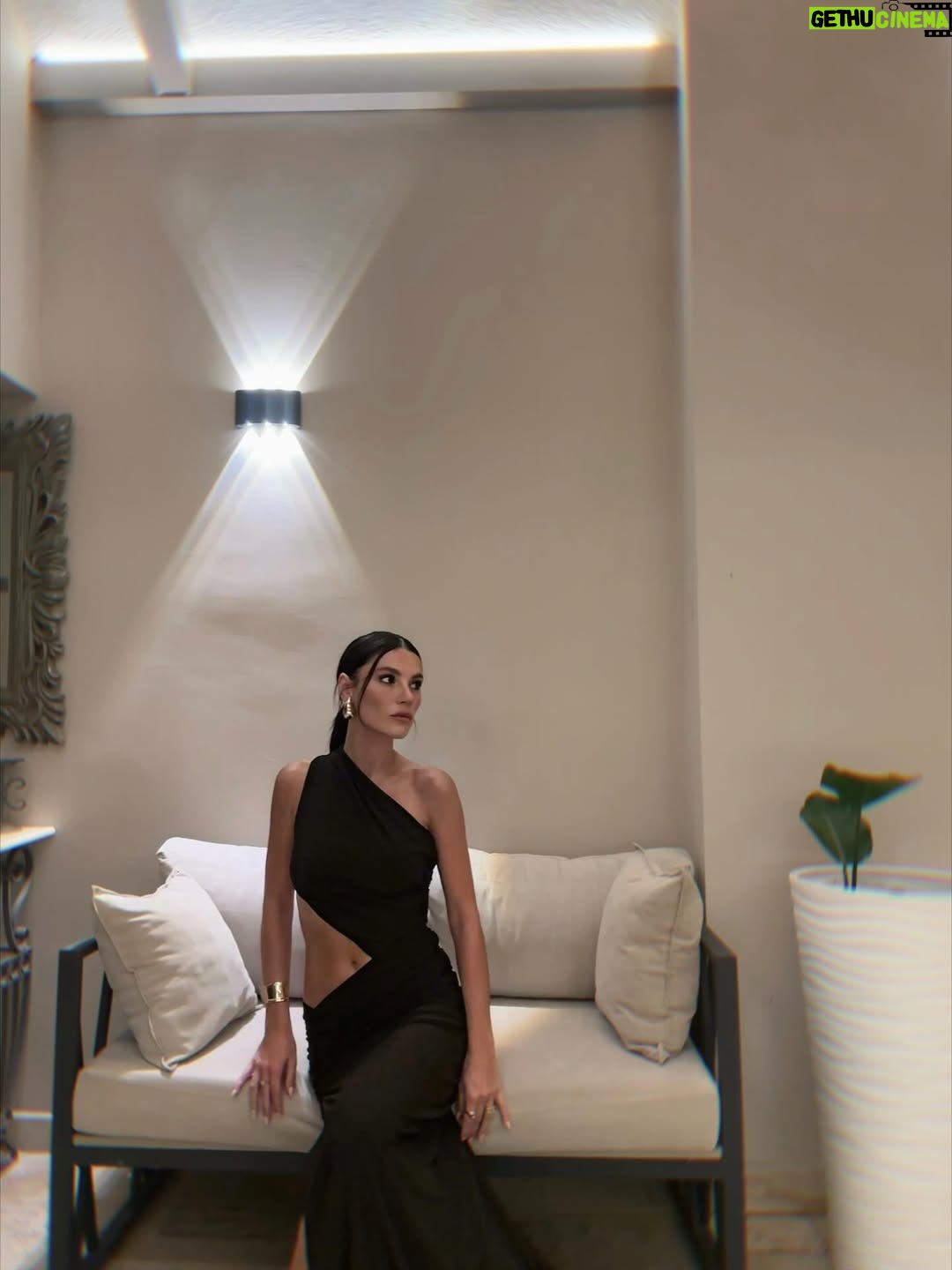Yüsra Geyik - 23.9K Likes - Yol simgeseldir.