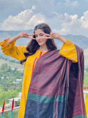 Zainab Shabbir Instagram - Heartfelt thanks! ❤️ 
Still in shock at the love for #ismeyaraan 
 Huge thanks to the entire team, cast, crew, and everyone behind the scenes. Your hard work and talent shine through. Can't wait for the next one🎬 Till then bye bye from Minha.🙇🏻‍♀️

#ismeyaraan #ThankYou #Appreciation