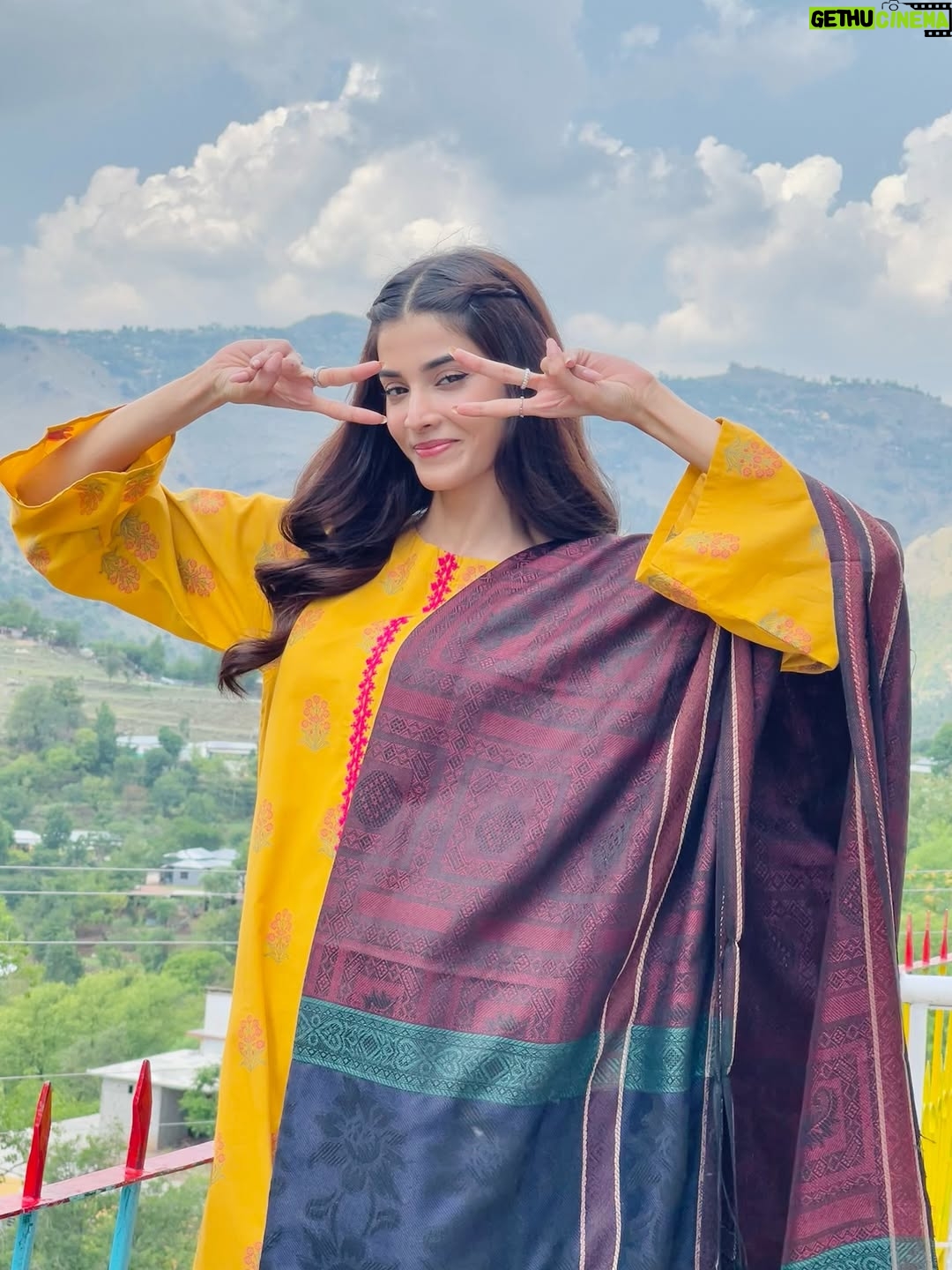 Zainab Shabbir - 68.1K Likes - Heartfelt thanks! ❤️ 
Still in shock at the love for #ismeyaraan 
 Huge thanks to the entire team, cast, crew, and everyone behind the scenes. Your hard work and talent shine through. Can't wait for the next one🎬 Till then bye bye from Minha.🙇🏻‍♀️

#ismeyaraan #ThankYou #Appreciation