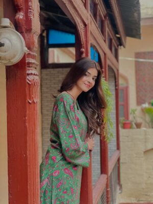 Zainab Shabbir Instagram - Heartfelt thanks! ❤️ 
Still in shock at the love for #ismeyaraan 
 Huge thanks to the entire team, cast, crew, and everyone behind the scenes. Your hard work and talent shine through. Can't wait for the next one🎬 Till then bye bye from Minha.🙇🏻‍♀️

#ismeyaraan #ThankYou #Appreciation