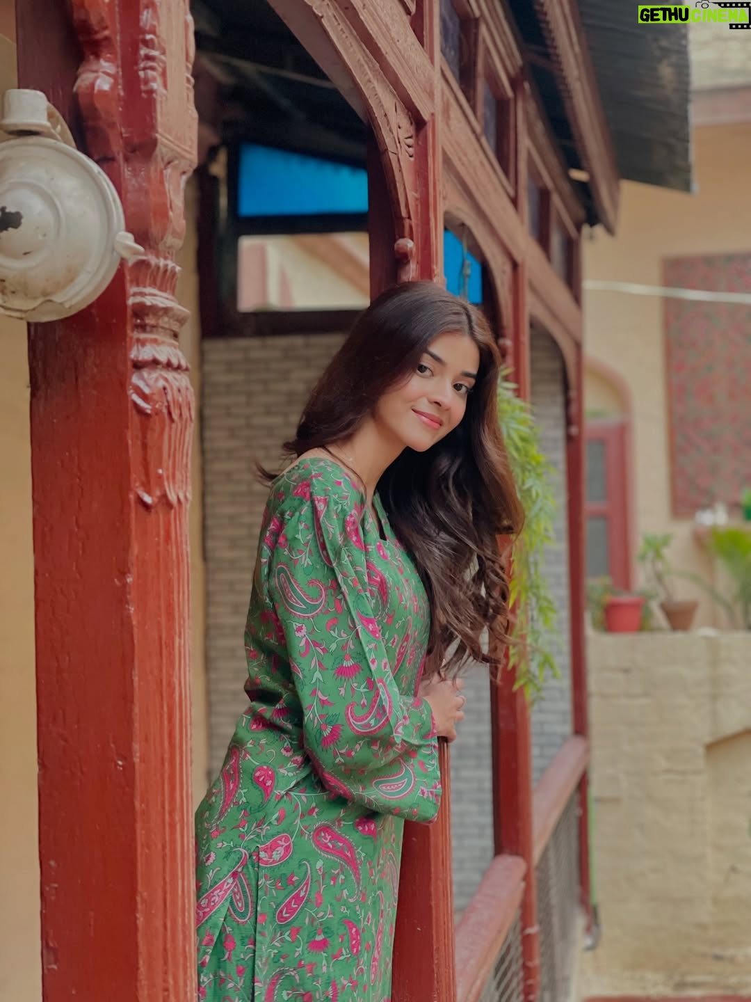 Zainab Shabbir - 68.1K Likes - Heartfelt thanks! ❤️ 
Still in shock at the love for #ismeyaraan 
 Huge thanks to the entire team, cast, crew, and everyone behind the scenes. Your hard work and talent shine through. Can't wait for the next one🎬 Till then bye bye from Minha.🙇🏻‍♀️

#ismeyaraan #ThankYou #Appreciation