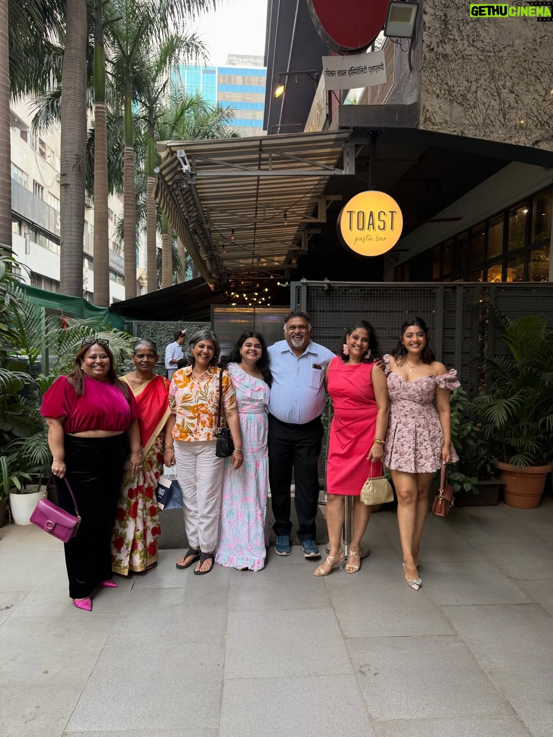 Zayn Marie Khan - 8.6K Likes - ❤️👼🏽🎀🎄 Christmas Lunch at @toastpastabar 🤤 exceptional! Thank you @devikambing and team 💥🤯 ate the rest of the food so quick we didn’t take photos 🤭