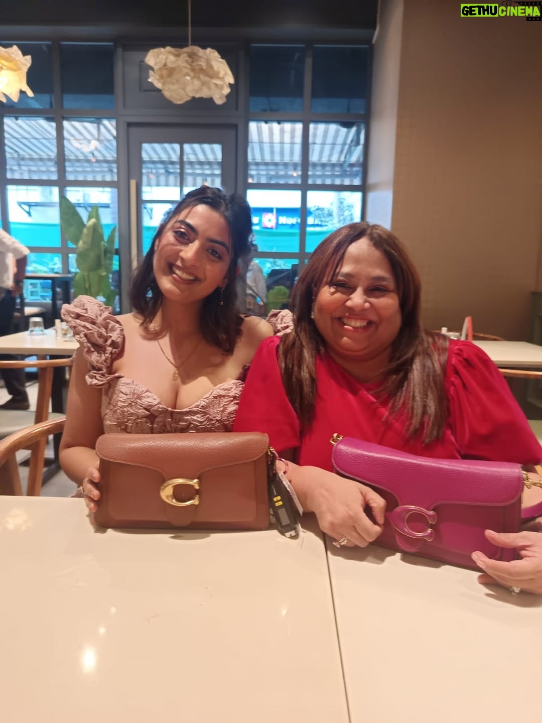 Zayn Marie Khan - 8.6K Likes - ❤️👼🏽🎀🎄 Christmas Lunch at @toastpastabar 🤤 exceptional! Thank you @devikambing and team 💥🤯 ate the rest of the food so quick we didn’t take photos 🤭