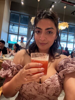 Zayn Marie Khan Instagram - ❤️👼🏽🎀🎄 Christmas Lunch at @toastpastabar 🤤 exceptional! Thank you @devikambing and team 💥🤯 ate the rest of the food so quick we didn’t take photos 🤭