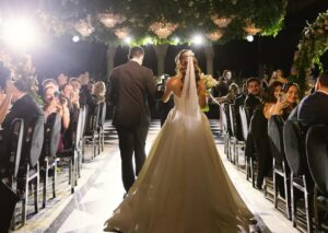 Zeynep Özkaya Instagram - Just married🥹🥂🕊️
Düğün sürecinde birlikte çalıştığımız herkes için iyi ki diyoruz! Sayenizde her şey hayal ettiğimizden bile güzel oldu hepinizi çook seviyoruz✨
@sheratonatasehirwedding
@fiestafilm
@deniztarhanorganizasyon
@livemusicsoundlight
@djcanberkhepsev
@suleyildirimweddingdress
@kigiligiyim
@busraungaann
@gizemalemdarhairmakeup
@tulinmotoladancecompany
Reklam