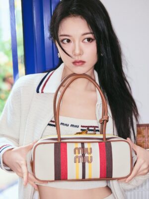 Zhao Jinmai Instagram - Summer in my bag😎☀️@MiuMiu
#MiuMiu #MiuBeau