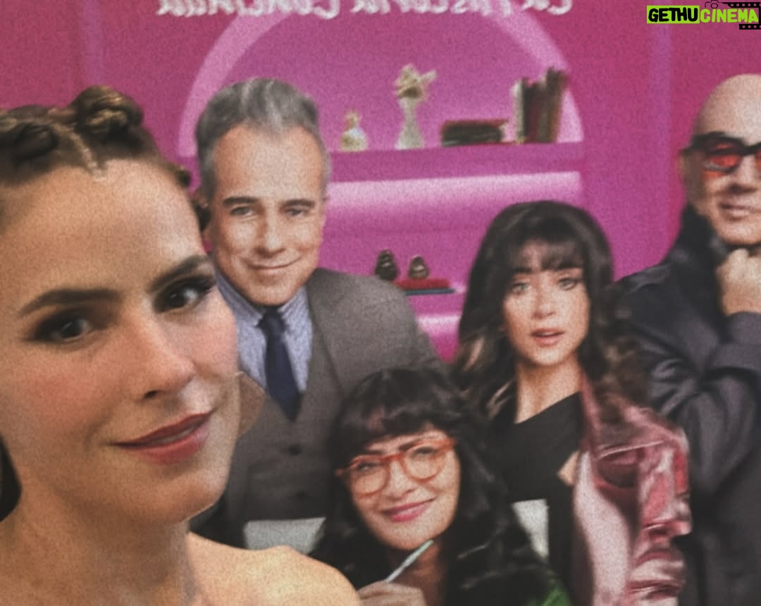Zharick León - 20.6K Likes - Press - Junket #bettylafealahistoriacontinua. Aquí con mis encantadores compañeros. Momentos inolvidables donde nos dejamos ver el alma… 
.
.
.
.
.
.
.
@primevideolat 
@estudiosrcn 

Director de moda: @fadyflorez 
Hairstyle: @yosoyenriquetrujillo & @rouscastillo.art 
Accesorios: @moonstonejoyas 
GRACIAS a mi Glam Team… Gran equipo
