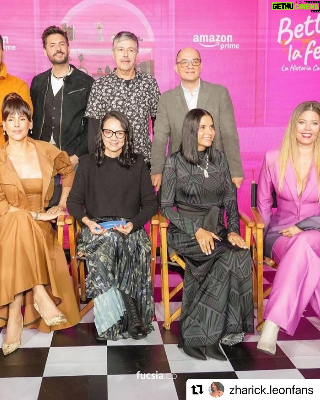 Zharick León - 8.6K Likes - En rueda de prensa del lanzamiento de #bettylafealahistoriacontinua. Ya casi!!! 19 de julio, por @primevideolat 
Feliz y encantada de lucir esta bellísima y sofisticada prenda de @mariaelenavillamil 🤍✨