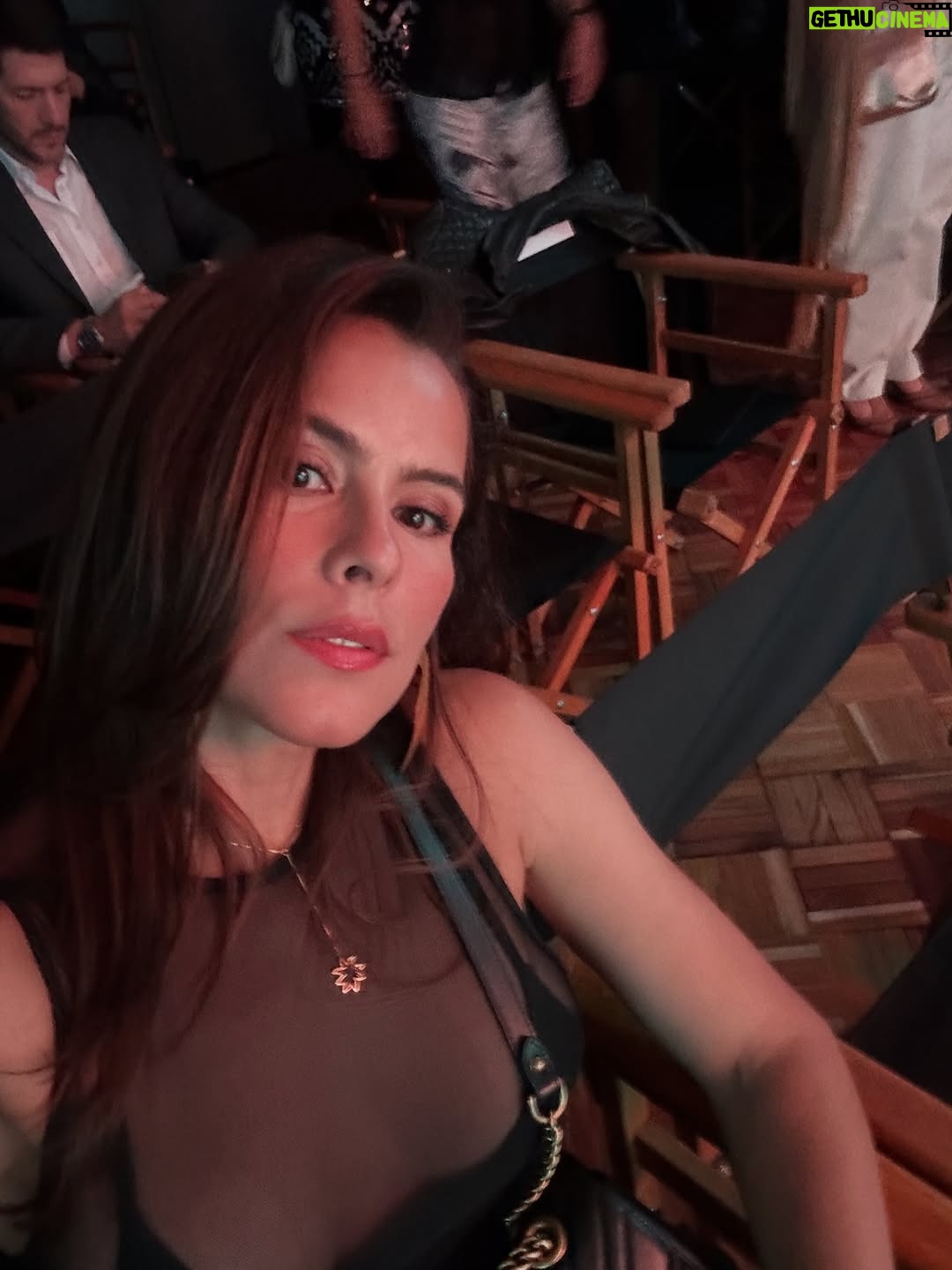 Zharick León - 66.5K Likes - Celebrando el lanzamiento de la T2 de #bettylafealahistoriacontinua 
Una noche inolvidable, llena de ilusiones, alegría, satisfacción, admiración y mucha gratitud… Gracias @amazonprime @estudiosrcn por hacer realidad tantos sueños …
