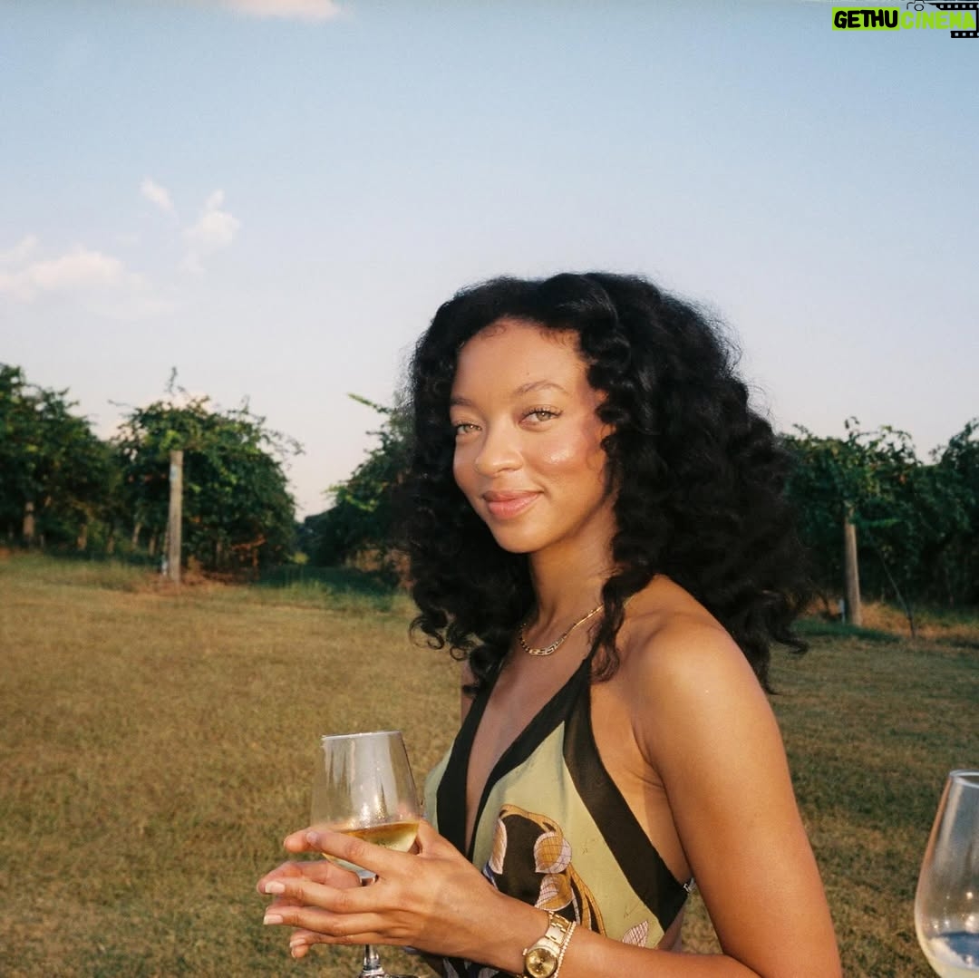 Zolee Griggs - 9.1K Likes - 🍷 like wine!
