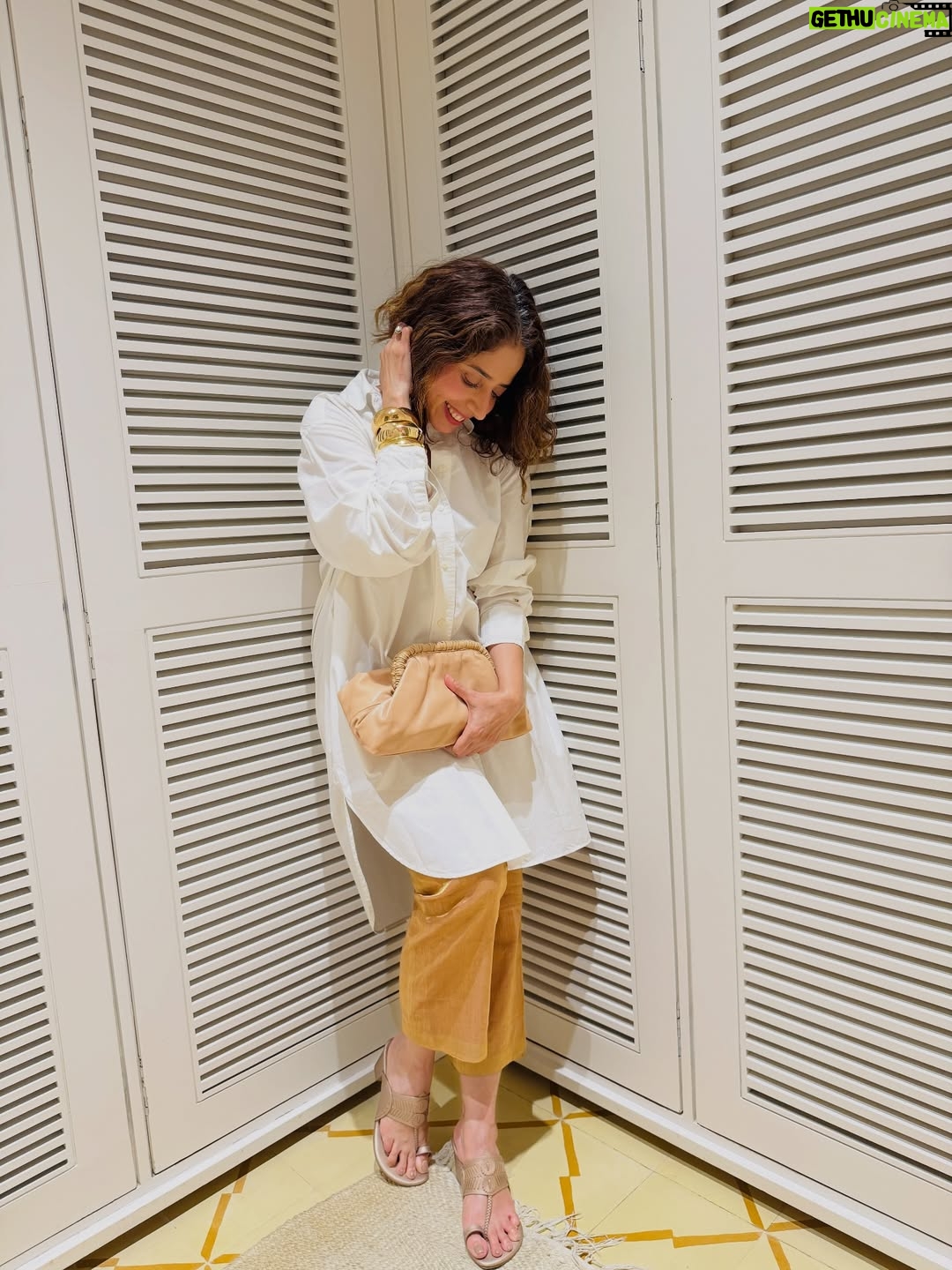 aiana jain - 2.5K Likes - Always mixing my whites with golds because why not !! What I wore for Serpentine @roberto_cavalli’s fragrance launch , matching the perfume bottle .
.
. @tarzbeauty 
.
.
.
.
.
#ROBERTOCAVALLI #ROBERTOCAVALLIFRAGRANCES #ROBERTOCAVALLISERPENTINE #aianaj #aianajsays #aianajstyles #aianajloves #love #find #count #divine 
.
.
.
.
.