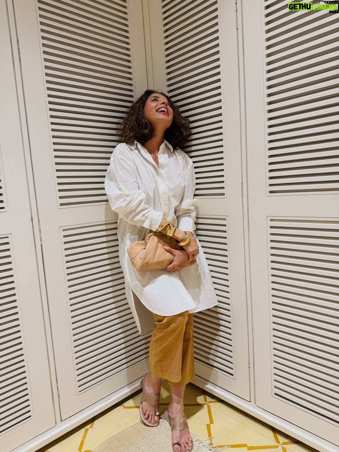 aiana jain - 2.5K Likes - Always mixing my whites with golds because why not !! What I wore for Serpentine @roberto_cavalli’s fragrance launch , matching the perfume bottle .
.
. @tarzbeauty 
.
.
.
.
.
#ROBERTOCAVALLI #ROBERTOCAVALLIFRAGRANCES #ROBERTOCAVALLISERPENTINE #aianaj #aianajsays #aianajstyles #aianajloves #love #find #count #divine 
.
.
.
.
.