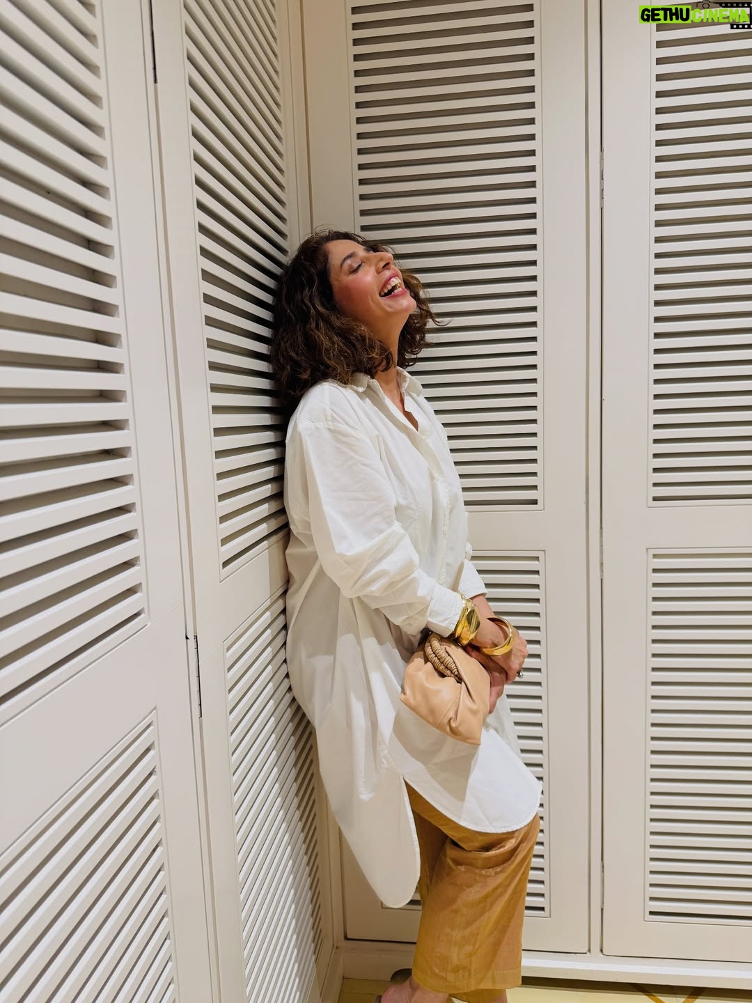aiana jain - 2.5K Likes - Always mixing my whites with golds because why not !! What I wore for Serpentine @roberto_cavalli’s fragrance launch , matching the perfume bottle .
.
. @tarzbeauty 
.
.
.
.
.
#ROBERTOCAVALLI #ROBERTOCAVALLIFRAGRANCES #ROBERTOCAVALLISERPENTINE #aianaj #aianajsays #aianajstyles #aianajloves #love #find #count #divine 
.
.
.
.
.