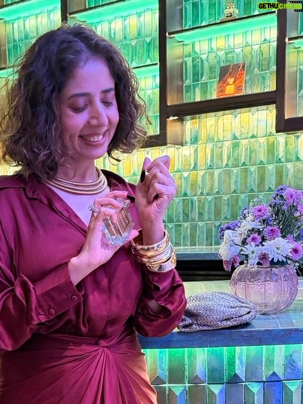 aiana jain - 2.5K Likes - Dinner with @rojadove was special so are the fragrances  @rojalondon  fragrances so iconic that even the bottles they are bottled in are special , adorned with crystal caps , they are indeed jewels for the senses !!
.
. @mdpindofficial 
. @tresindmum 
.
.
.
.
.
.
.
.
.
. #aianaj #aianajsays #aianajstyles #aianajloves #rojadove #rojalondon #love #find #count #divine #shebang