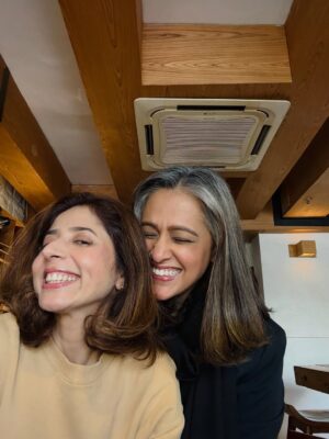aiana jain Instagram - Delhi meri jaan ♥️
An impromptu trip to Delhi was what the Dr ordered . Attended a friend’s 50th Birthday party , caught up with @ishitasudhayashvi in her natural habitat , shopping for interiors this time for her new restaurant @plusnineone_ which is opening soonest and knowing madam it will be good food both for the eyes and the palate , had a great time , we both grabbed a coffee shot for the long day ahead , goofed around taking pictures (which was so much fun ) and promise to meet more often later I set to meet mere do pyare dost actually make it 3 , @tapushi jo dikhti hai sweet type ki but hai poori warrior type i am so so proud of this girl  besides being beaut beautiful inside out ♥️ and @daizytanwar who tells stories like no one else with her tadka and so much much fun and 3rd one , we just made him take the pictures I came back to realise that all I did was @nisharahmed_ iska number de do uska de and humari photo le lo please …. Of course I went to favourite Khan Market and checked out @poojarc ‘s @shopnimai which has the most exquisite curation of jewellery like for real , you can thank me for the recommendation later !
PS :  I couldn’t get enough of how beautiful moon was !!
I hardly have winter clothes so I made a quick trip to my favourite store bought the most gorgeous pIr of pants that I wore everywhere I went there . Let me know if you’d like details .
.
.
.
.
#aianaj #aianajindelhi #delhidia, aianajloves , aianjstyles
